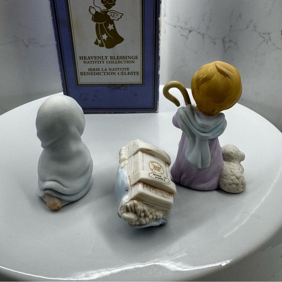 Avon Heavenly Blessings Nativity Collection The Holy Family 1986 - Picture 8 of 10